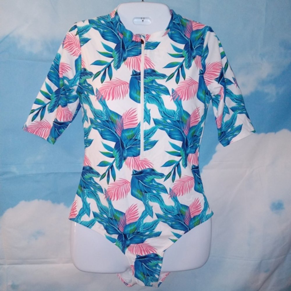 Women’s White with Floral Short-Sleeved Rash guard Surfsuit Swimsuit Medium NEW